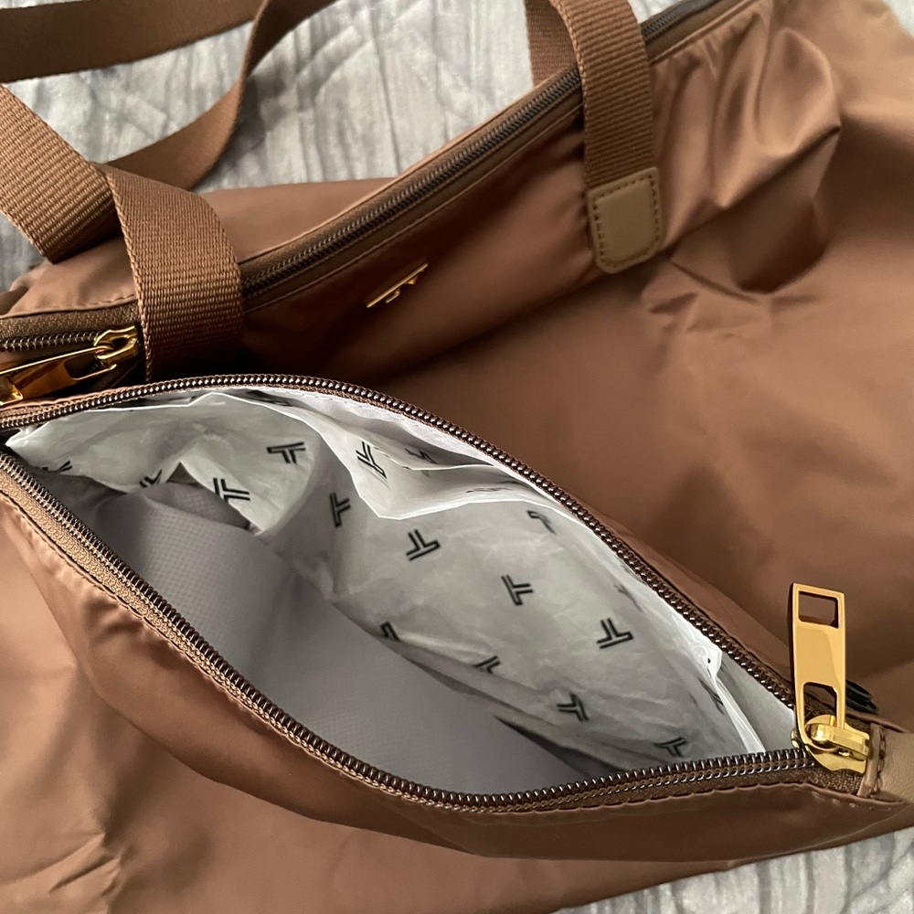 ✈️ NWOT Tumi Just In Case Weekender + Pouch - Picture 5 of 15